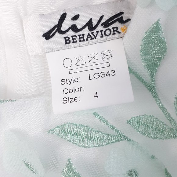 NWT Diva Behavior Green and White Dress  Size: 4 - Picture 2 of 5